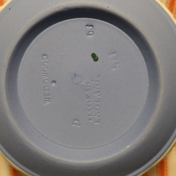 Two Wedgwood cup one saucer - Picture 2 of 3